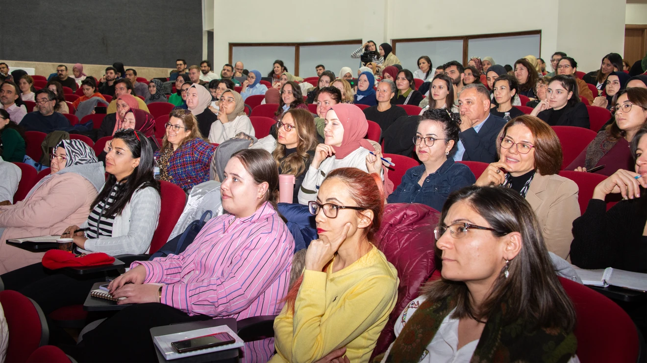 Selçuk Üniversitesinde yapay zeka ile araştırma eğitimi yapıldı